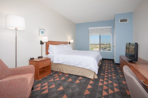 Images Holiday Inn & Suites Goodyear - West Phoenix Area by IHG