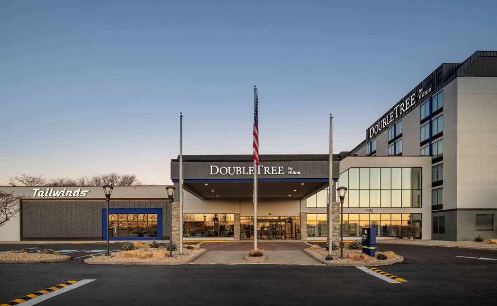 Exterior DoubleTree by Hilton Madison East Madison (608)244-4703