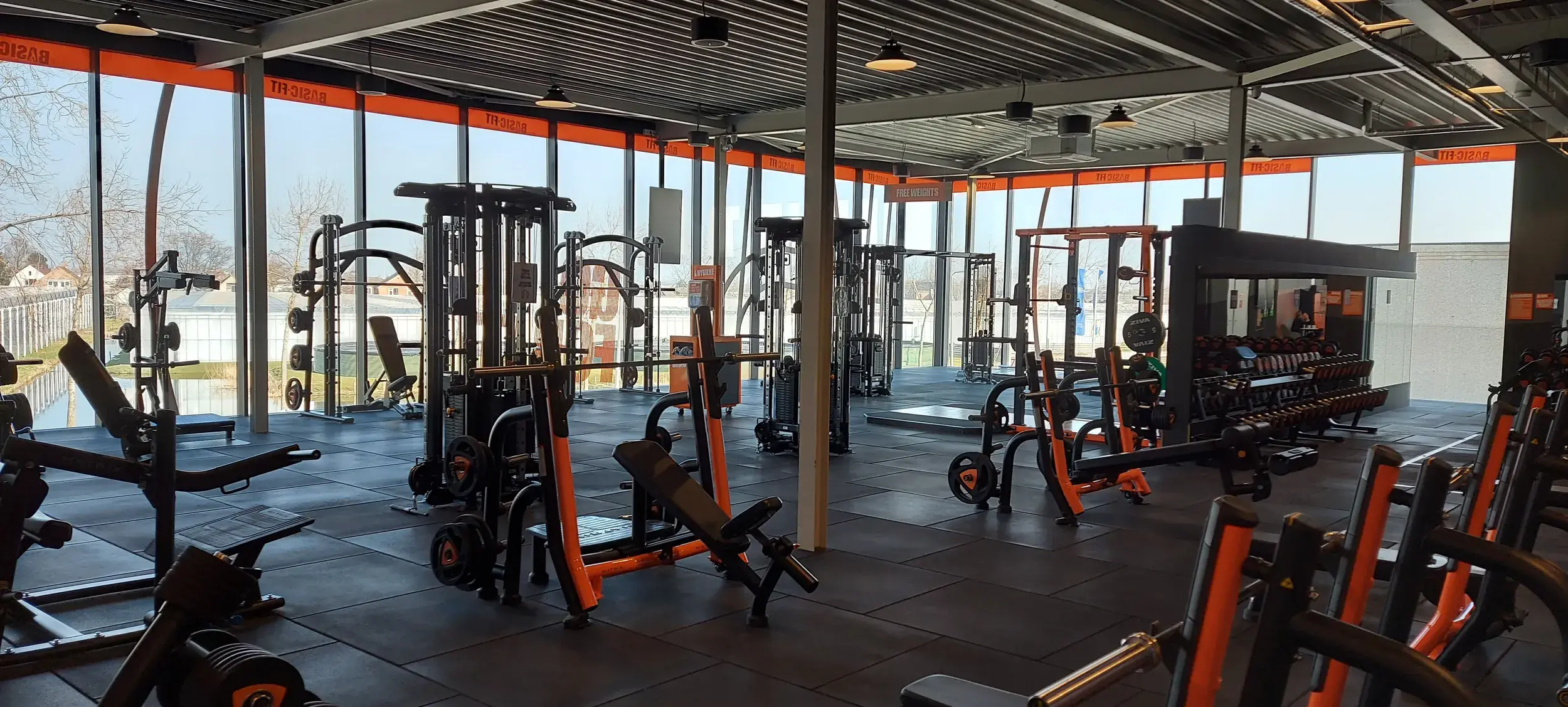 Foto's Basic-Fit 24/7