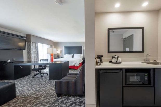 Images Hampton Inn & Suites DuPont