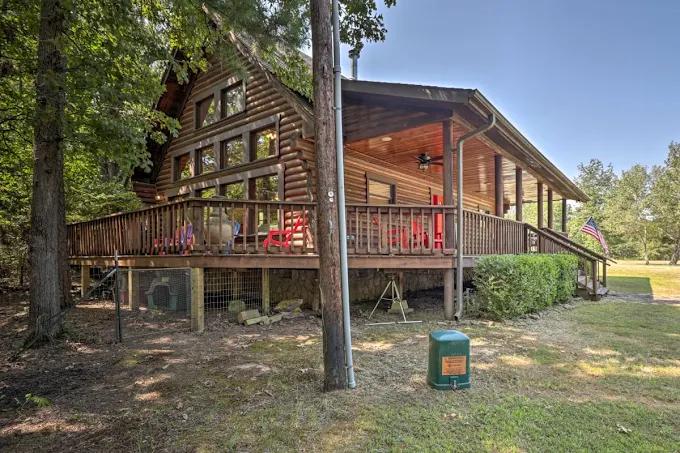 Suzy Q's Hideaway Cabin and RV Park, LLC Logo