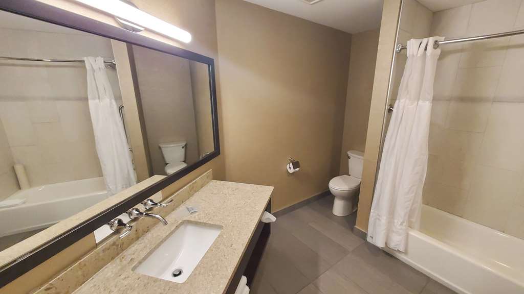 Best Western Northgate Inn in Nanaimo: Bathroom