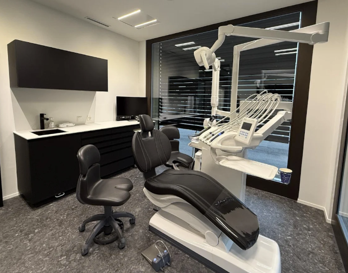 Bilder Dental Klinik Düdingen