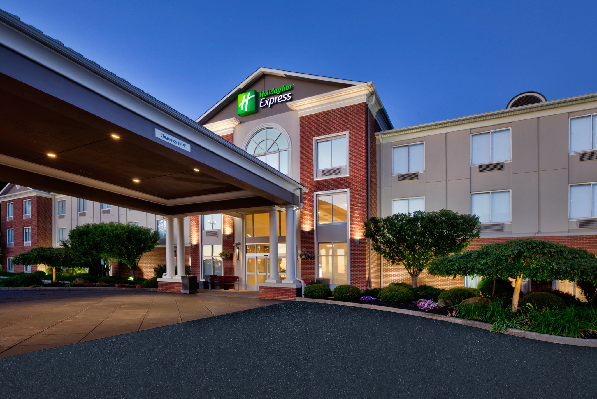Holiday Inn Express & Suites Youngstown N (Warren/Niles) by IHG