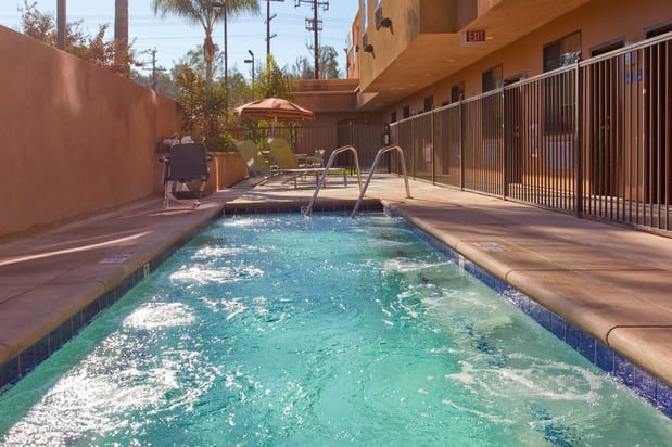 Images Holiday Inn Express & Suites Woodland Hills by IHG