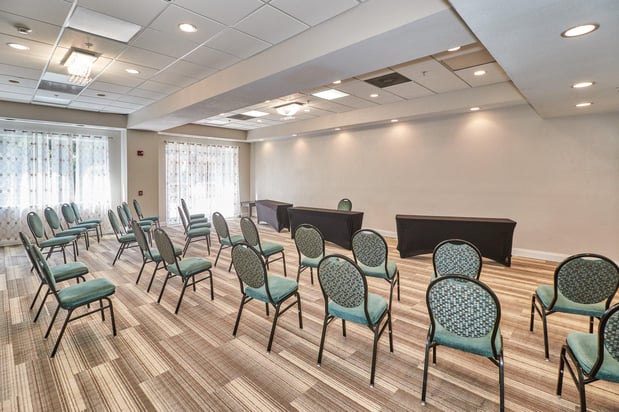 Images Holiday Inn Express & Suites Clearwater/US 19 N by IHG
