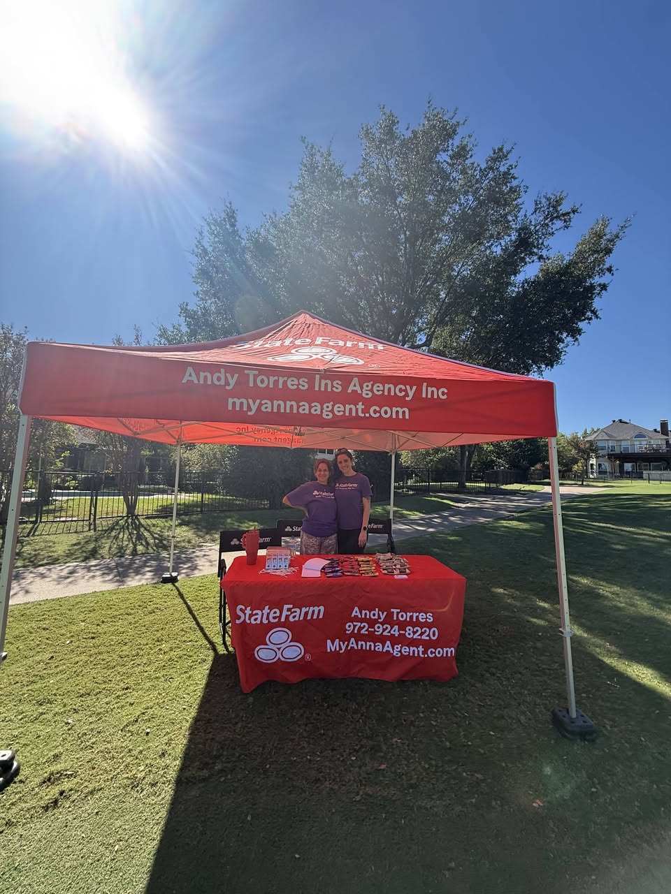 We're out on the golf course, cheering on Anna Dental and a local foundation while enjoying a sunny  