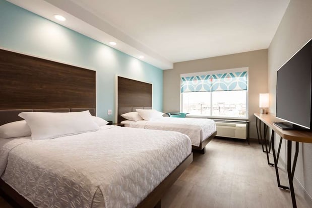 Images Tru by Hilton Cedar Rapids Westdale