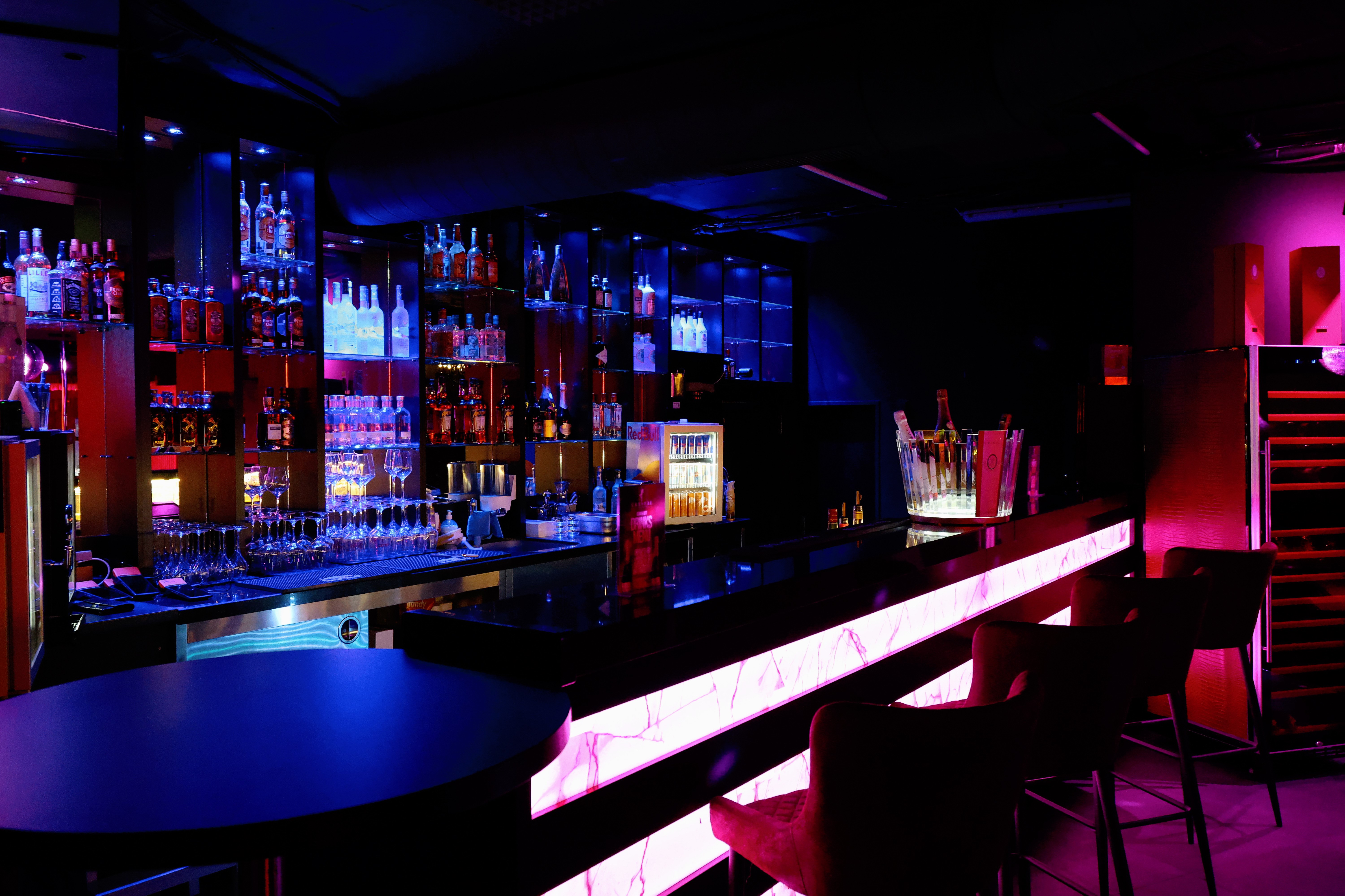 Bilder Crystal Club & Lounge | Stripclub | Tabledance | Live Shows | Nightclub