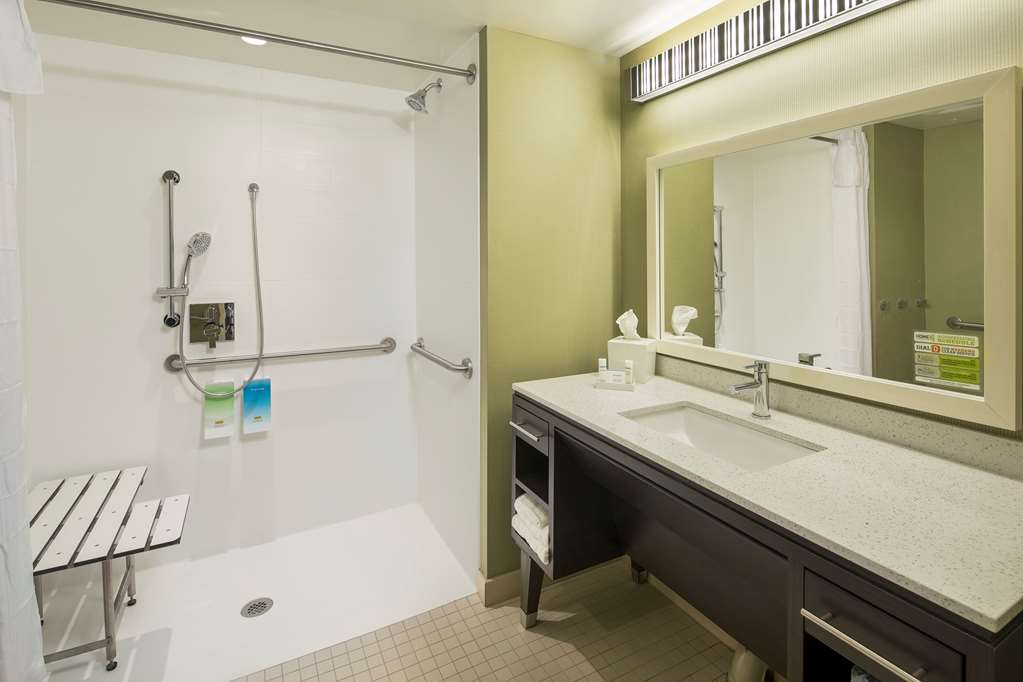 Guest room bath