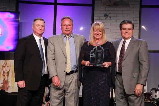 Atlas Milt Hill Award given to Advanced Relocation Systems