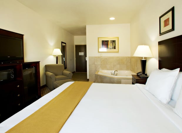 Images Holiday Inn Express & Suites Childress by IHG
