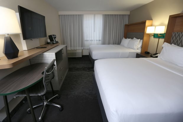 Images Holiday Inn & Suites Chicago North Shore (Skokie) by IHG
