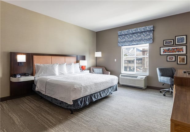Images Hampton Inn & Suites Logan