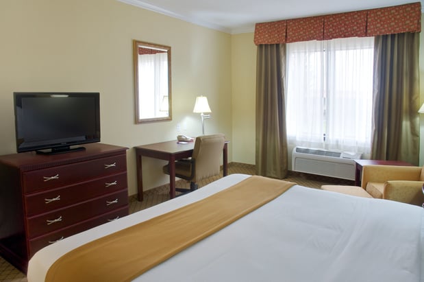 Images Holiday Inn Express & Suites Winnie by IHG