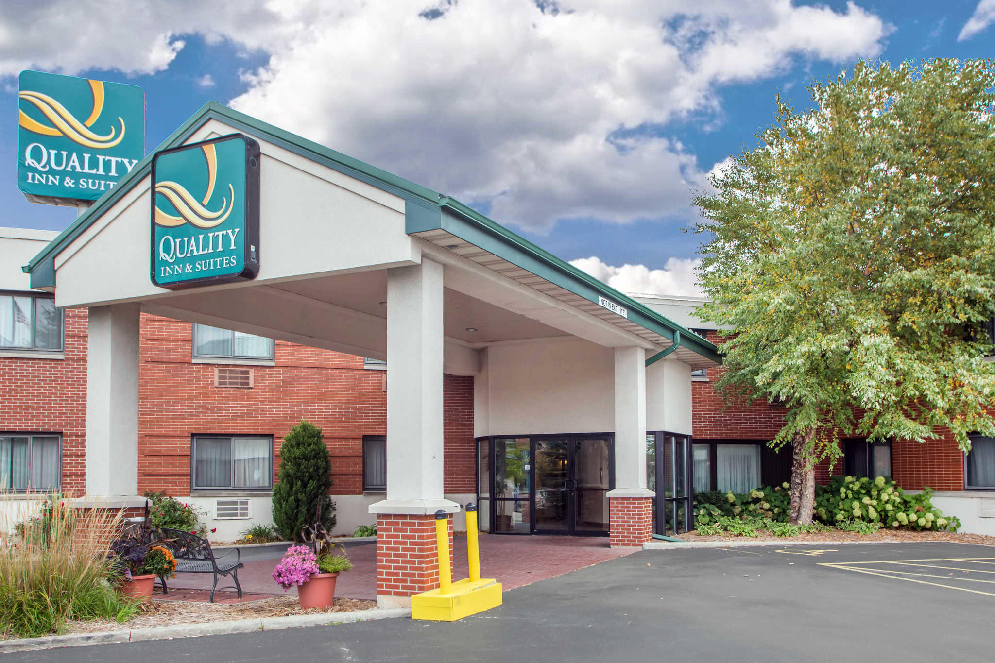 Quality Inn & Suites Downtown in Green Bay, WI - (920) 437-8...