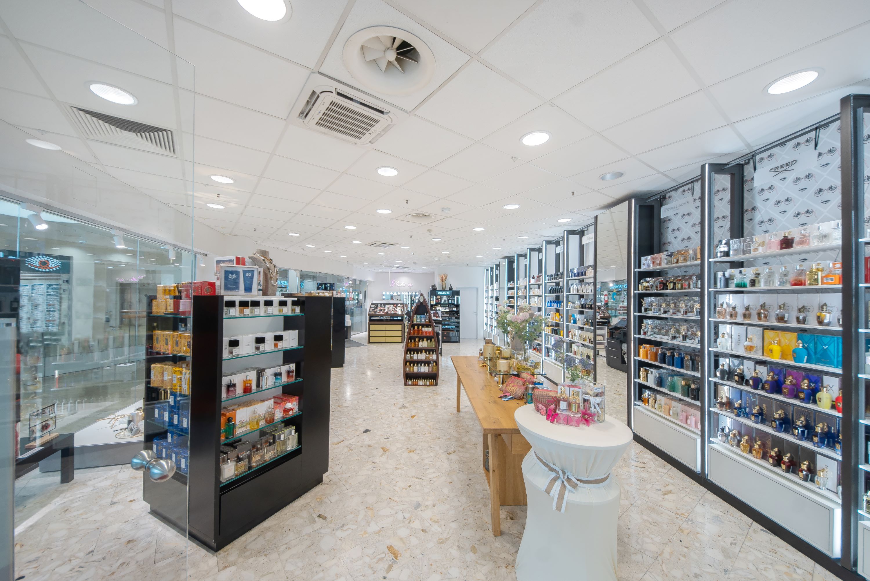 Bilder Nägele & Strubell Parfumerie