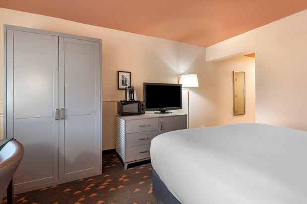 Images Holiday Inn Bangor by IHG