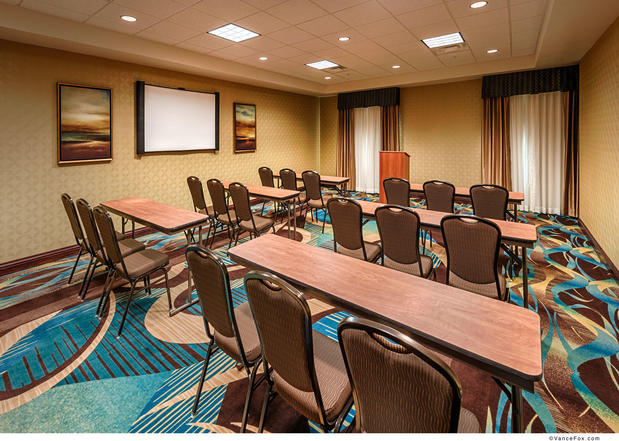 Images Holiday Inn Express & Suites Red Bluff-South Redding Area, an IHG Hotel
