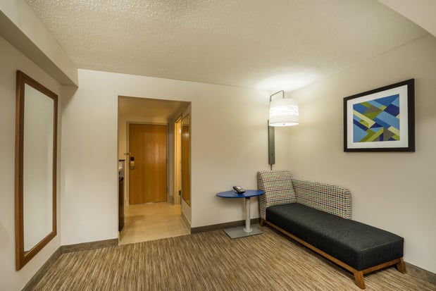 Images Holiday Inn Express & Suites Louisville East by IHG