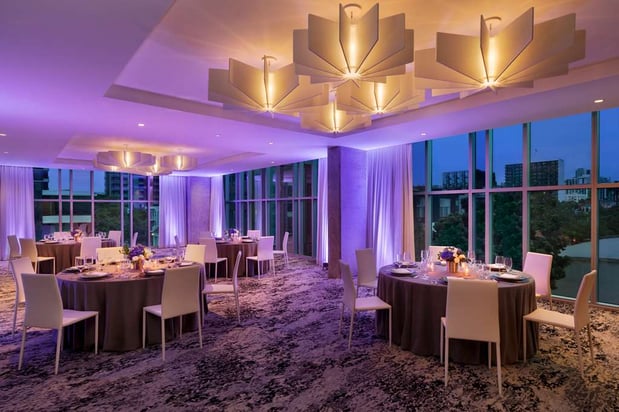 Images Carte Hotel San Diego Downtown, Curio Collection by Hilton