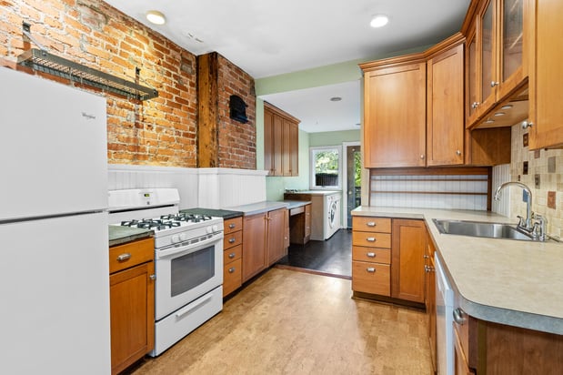 Images Quinn & Wilson, Realtors