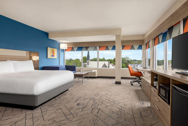 Images Holiday Inn Express & Suites Evansville Downtown by IHG