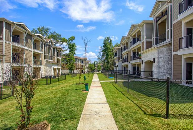 Images Urban Oaks at Conroe