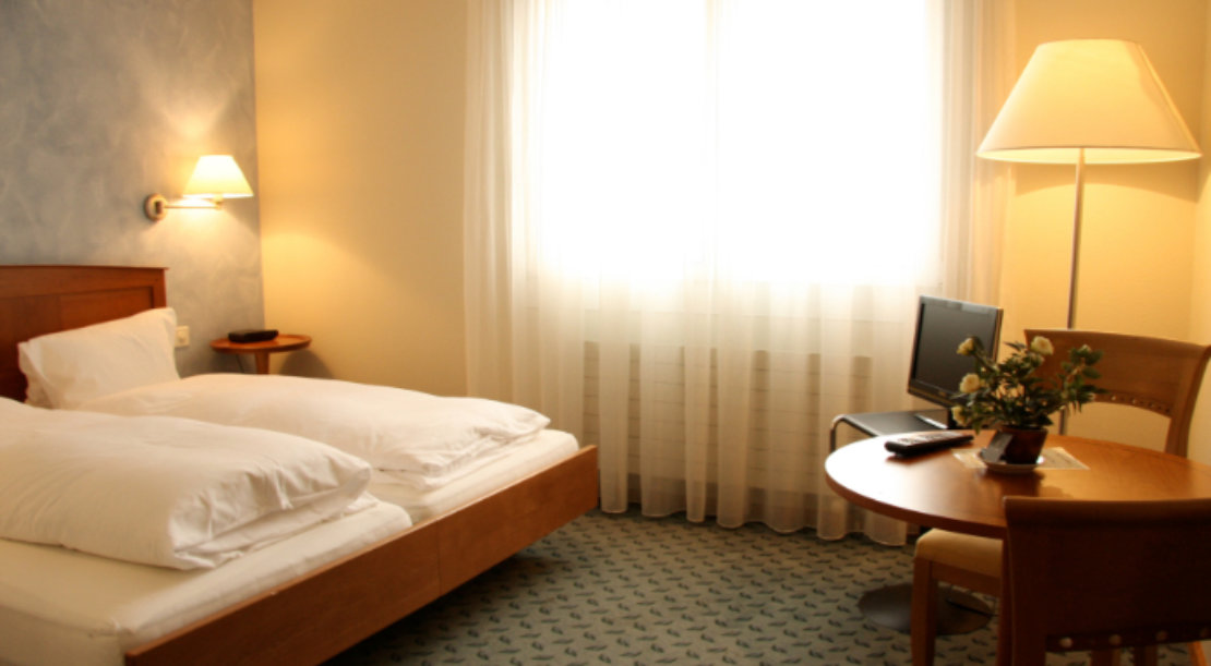 Doppelzimmer bei Basel – CHF 200.– pro Nacht inklusive Frühstück und Parkplatz