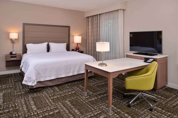 Images Hampton Inn & Suites Dallas Market Center