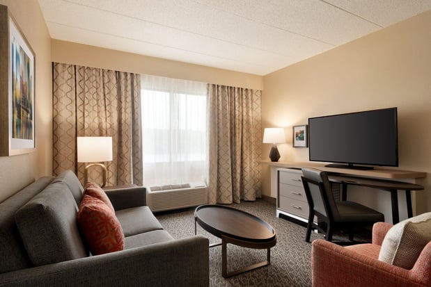 Images Holiday Inn & Suites Council Bluffs-I-29 by IHG