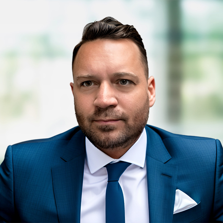 Headshot of Cameron Malcolm, a wealth advisor at Chase