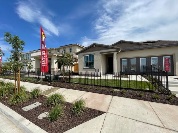 Images Autumn Trails at Westlake by Richmond American Homes