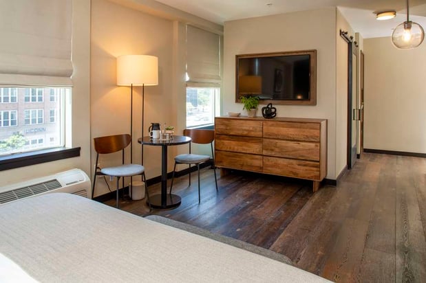 Images The Lloyd Stamford, Tapestry Collection by Hilton