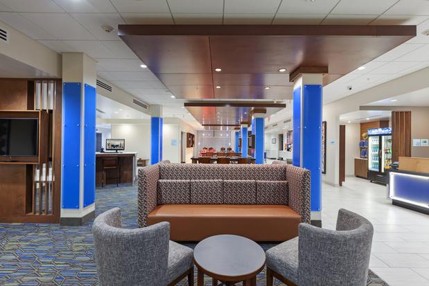 Images Holiday Inn Express & Suites Tulsa South - Woodland Hills by IHG