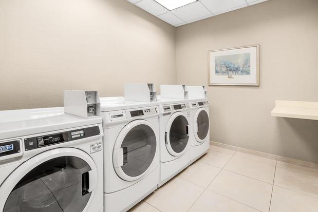 Images Holiday Inn Express & Suites Wilmington-Newark by IHG