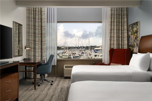Images Hilton Garden Inn Charleston Waterfront/Downtown