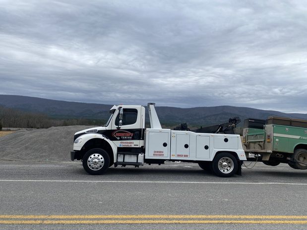 Images Johnston's Towing Services LLC