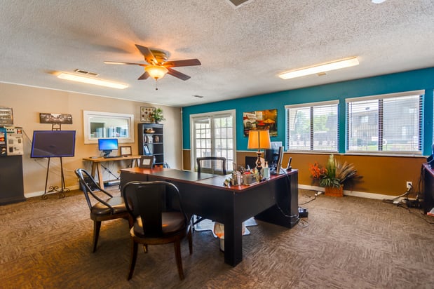 Images Forest Woods Apartments