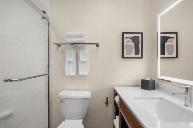 Images Holiday Inn Coralville - Iowa City by IHG