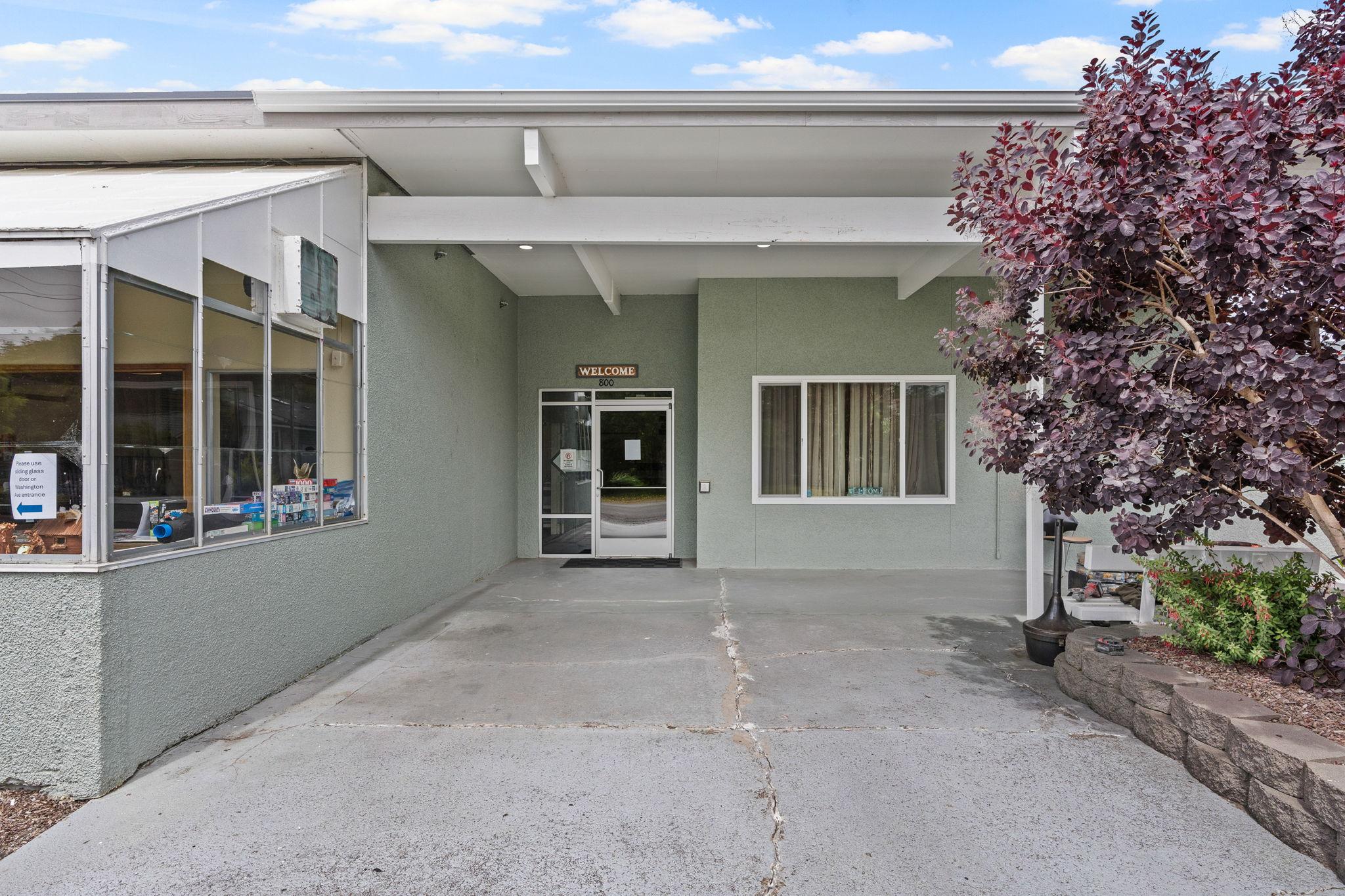 Front Entrance to Discover Recovery Long Beach