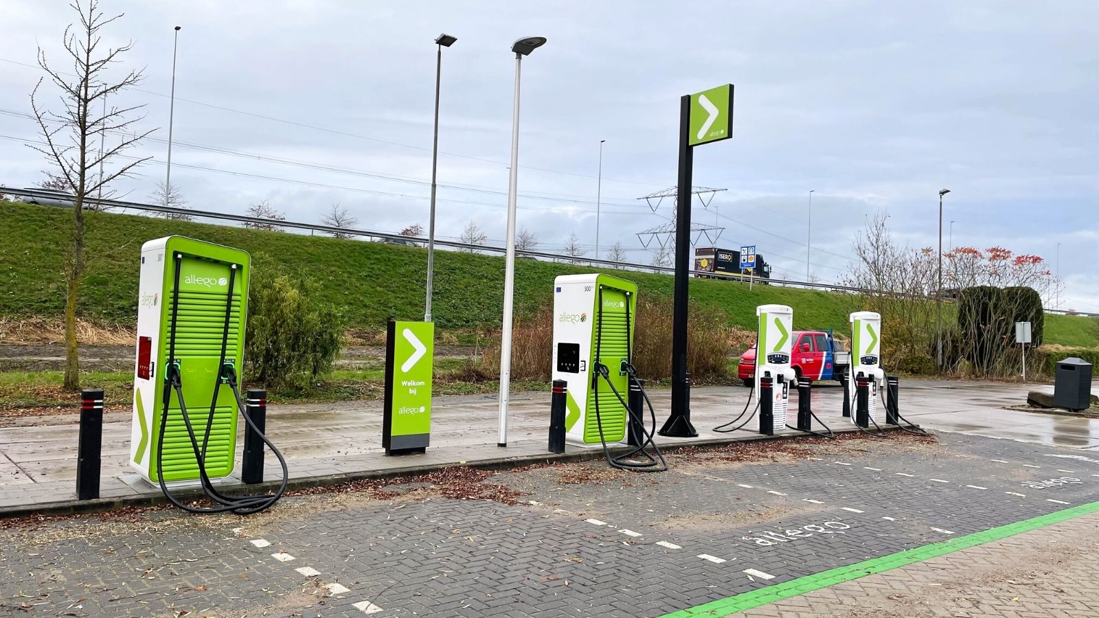 Foto's Allego Charging Station