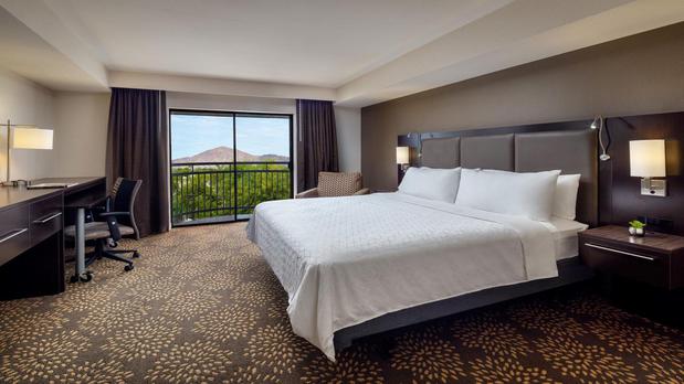 Images Holiday Inn & Suites Phoenix Airport North by IHG