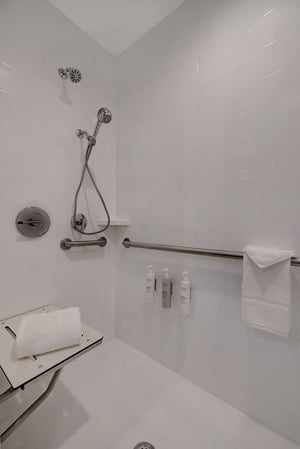 Images Hampton Inn & Suites Marina