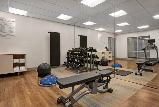 Images Holiday Inn Express & Suites Milwaukee - Brookfield by IHG