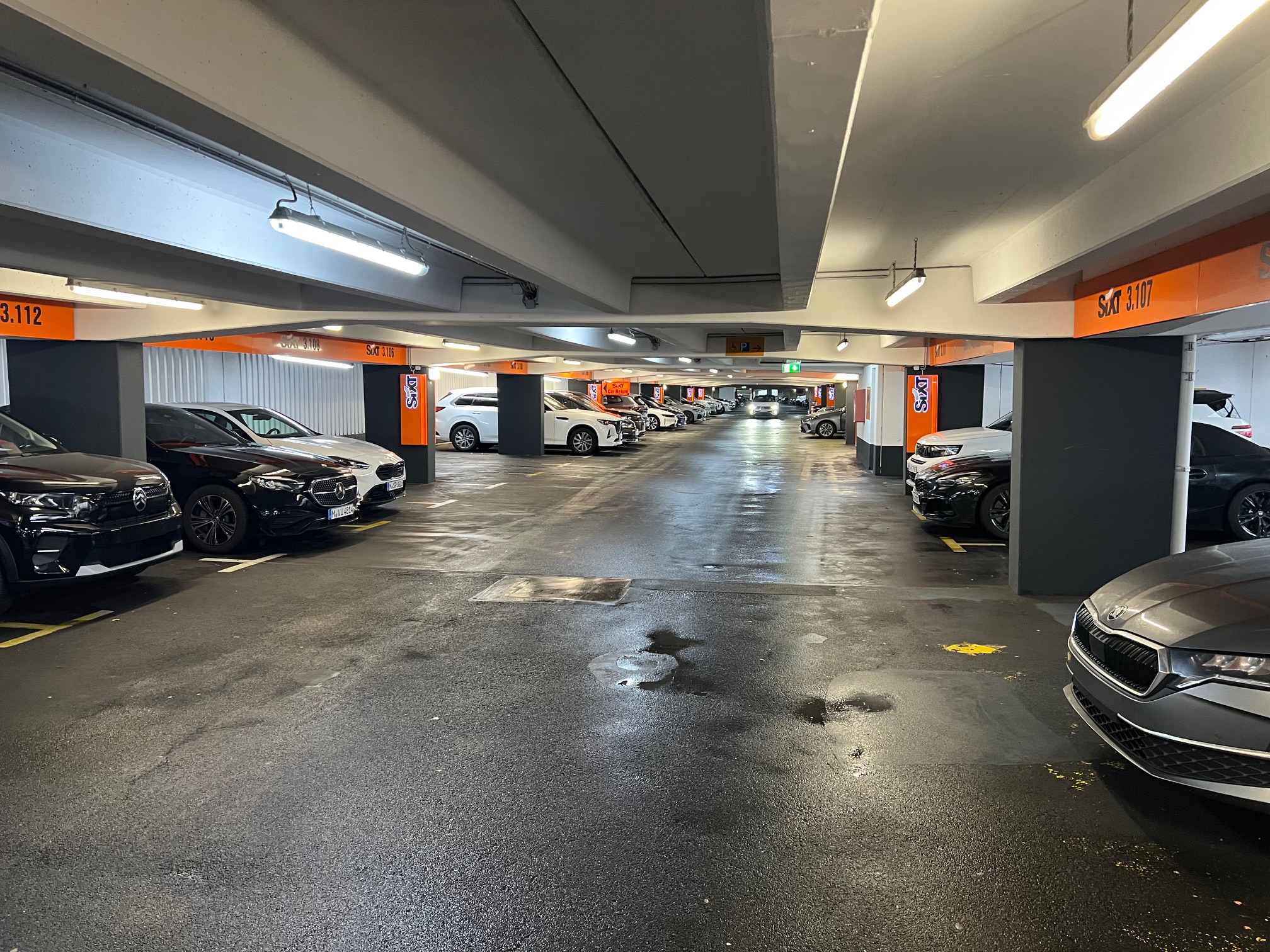 SIXT Autovermietung Düsseldorf Zentrum/HBF, Willi-Becker-Allee 10 in Düsseldorf