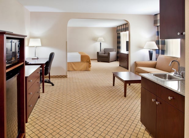 Images Holiday Inn Express & Suites Wichita Airport by IHG