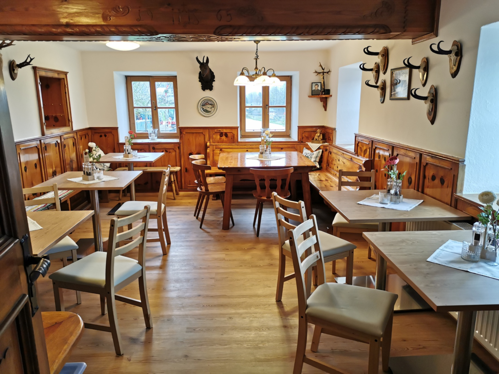 Jausenstation Dornerhof - Fam Leitner Heuriger / Buschenschank, Ried 11 in Sankt Gilgen