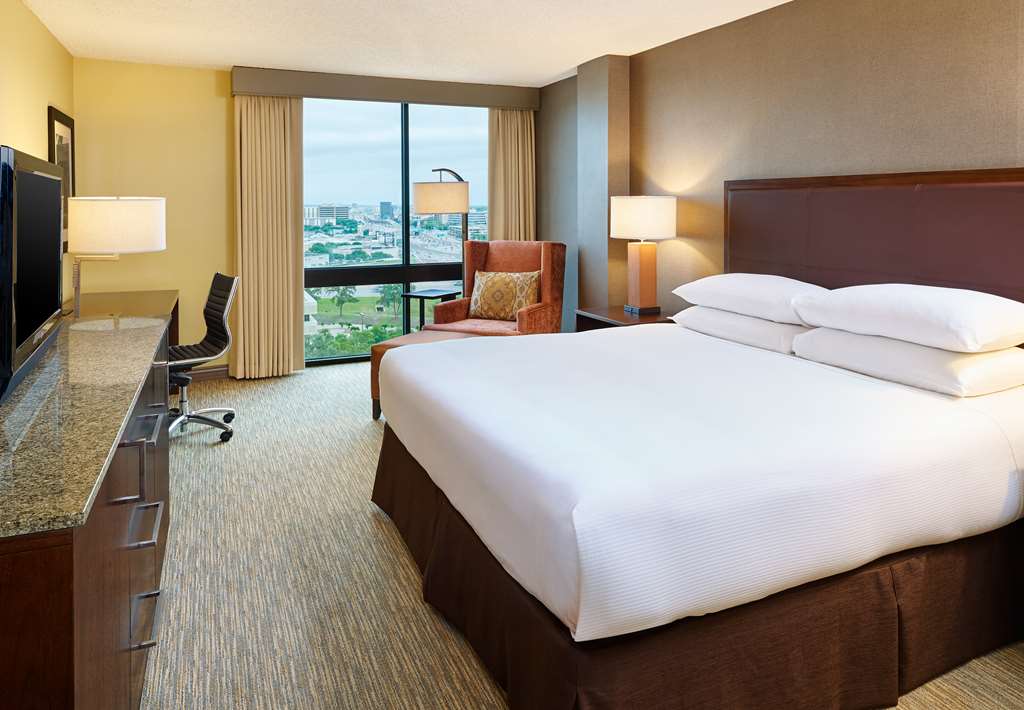 Guest room DoubleTree by Hilton San Antonio Airport San Antonio (210)340-6060