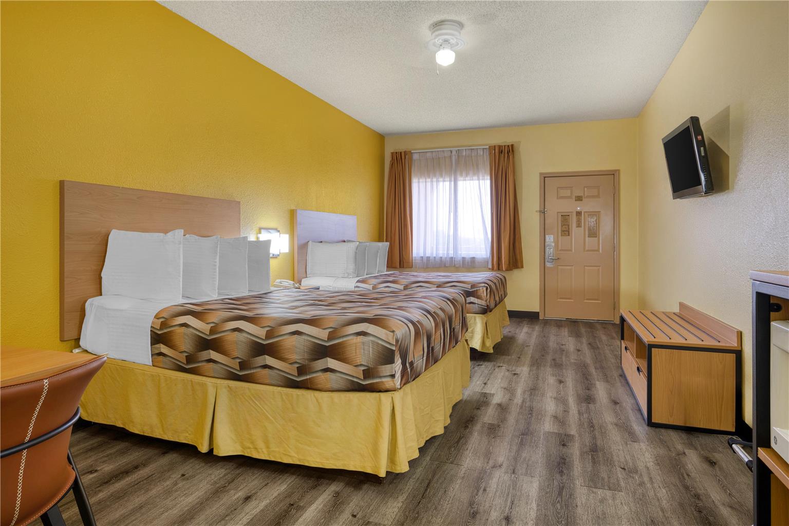 2 Queen Beds